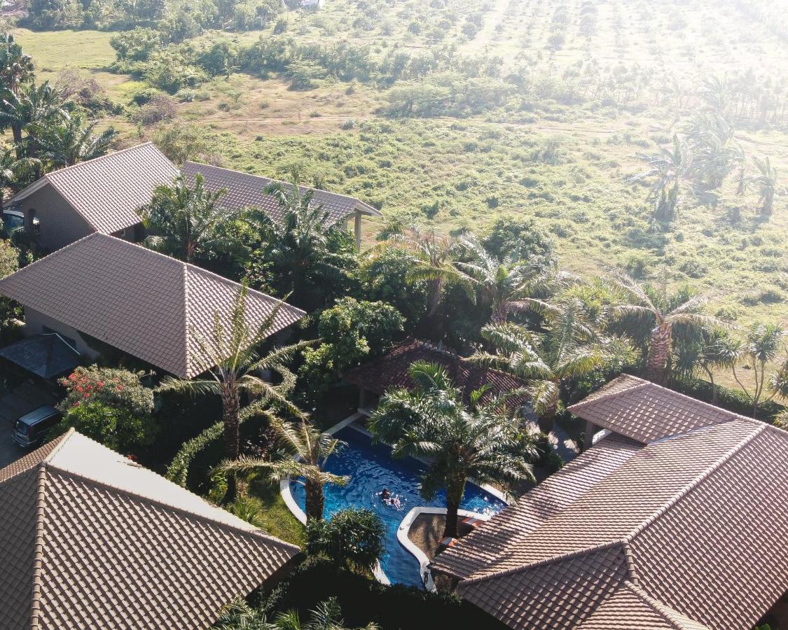 Coconut Lodge Resort Jepara Exterior foto